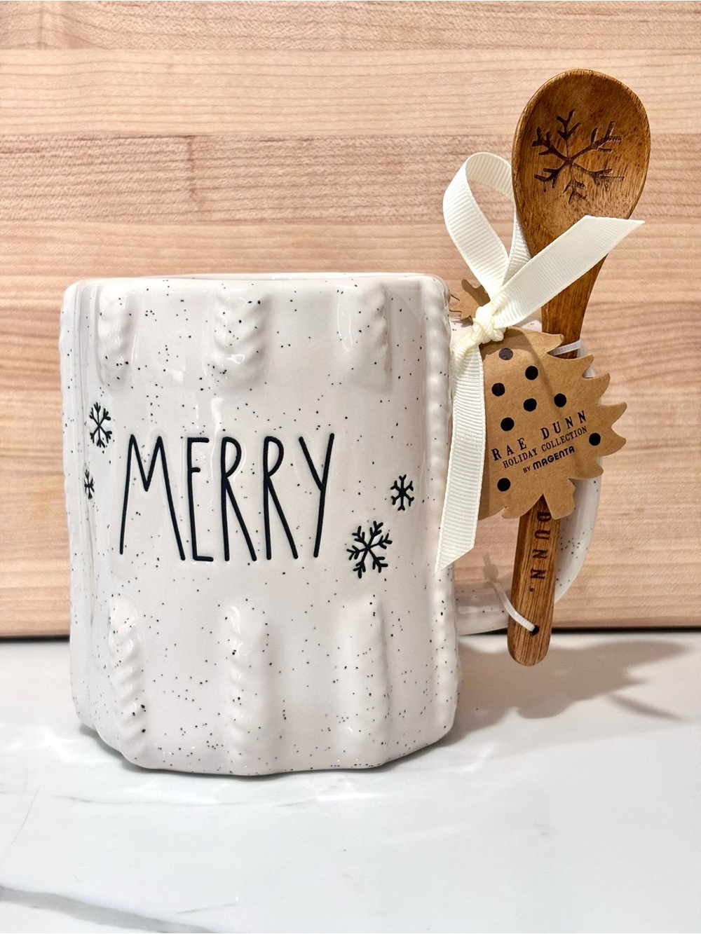 Rae Dunn "MERRY" Christmas Coffee Mug Cable-Knit Style Speckled Wood Spoon NEW
